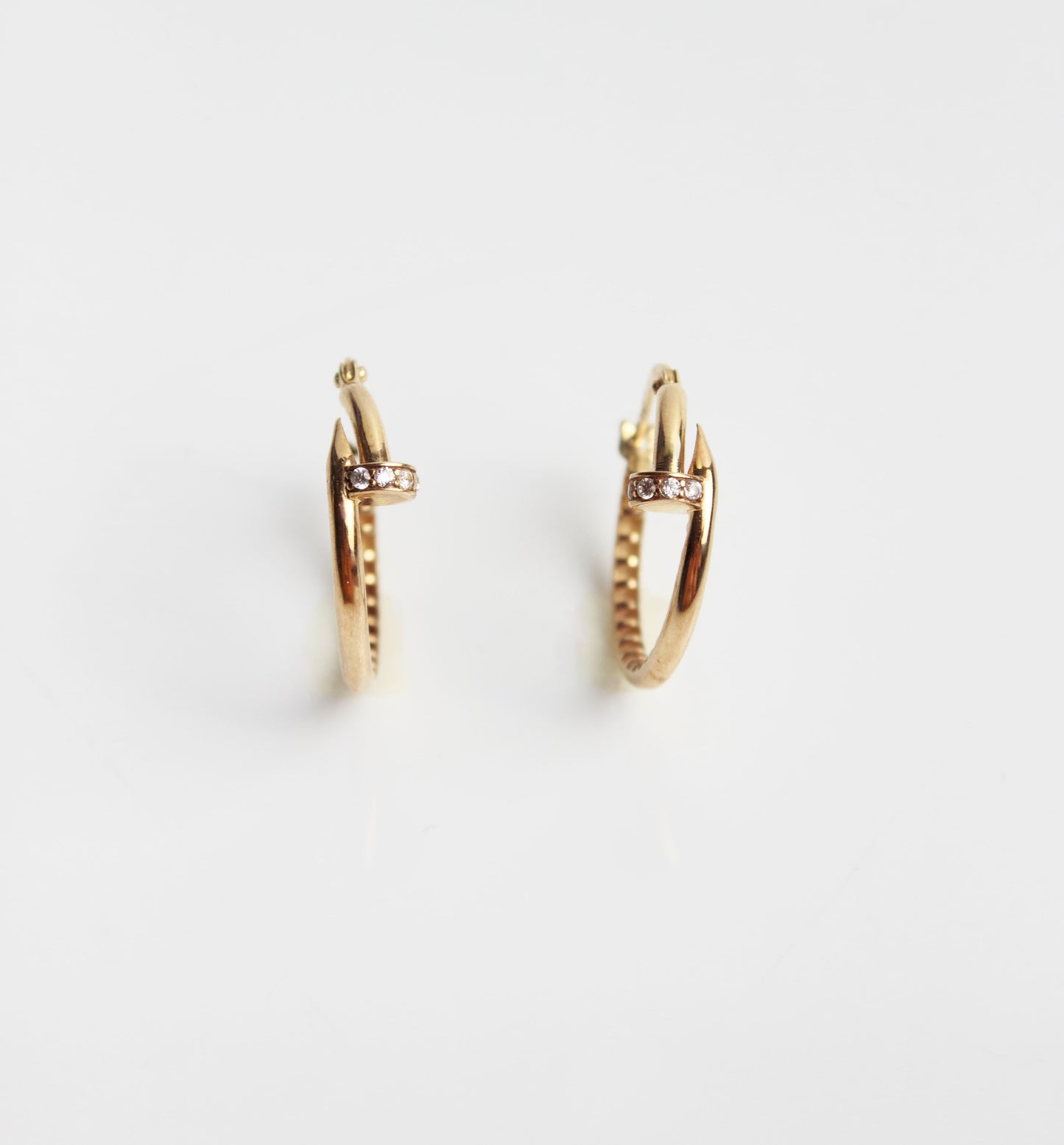 Aretes Clavo de Oro
